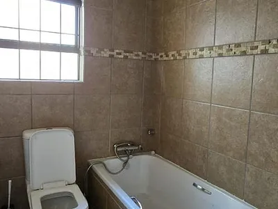 4 Bedroom House For Sale in Garsfontein, Pretoria - 44Qt.webp