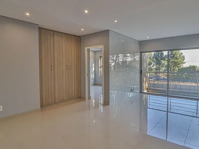2 Bedroom Apartment For Sale in Sandton - img