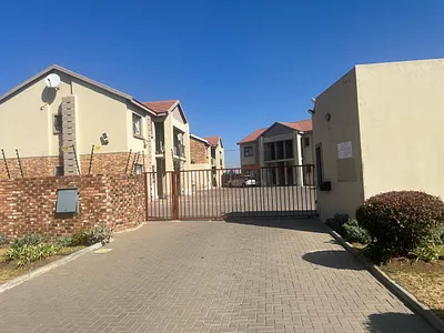 32 Bedroom Apartment For Sale in Nigel - img