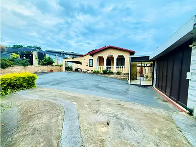 3 Bedroom House For Sale in Phoenix - img