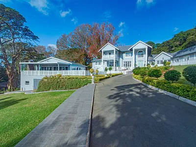 8 Bedroom House For Sale in Kloof - kKeL.webp