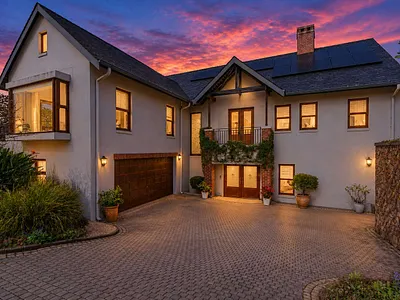 5 Bedroom House For Sale in Hillcrest - WSrO.webp