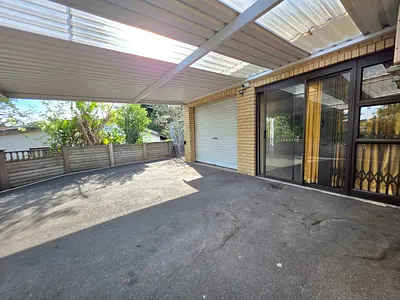 6 Bedroom House For Sale in Queensburgh - dYL6.webp
