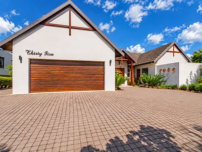 3.5 Bedroom House For Sale in Hillcrest - 4jbu.webp