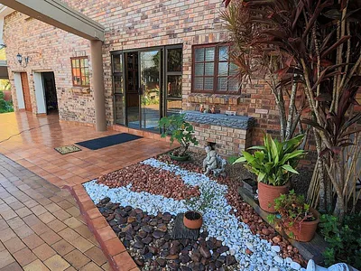 4 Bedroom House For Sale in Hillcrest - img