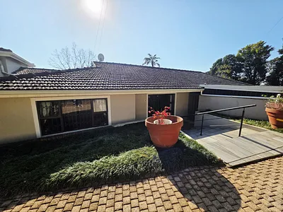 2 Bedroom Townhouse To Rent in Kloof - Mmba.webp