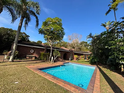 4 Bedroom House To Rent in Kloof - sraC.webp