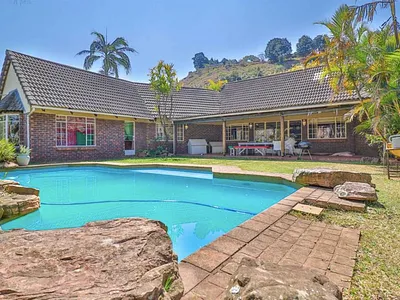 4 Bedroom Townhouse For Sale in Hillcrest - C7qe.webp