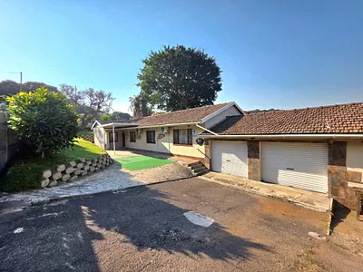 3 Bedroom House For Sale in Queensburgh - rhmm.webp