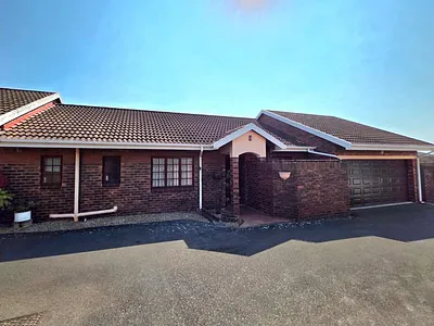 2 Bedroom Townhouse For Sale in Queensburgh - m9NU.webp