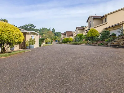 3 Bedroom Townhouse For Sale in Hillcrest - img