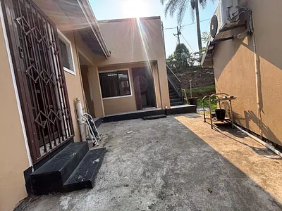 2 Bedroom Apartment To Rent in Pinetown - C3Jq.webp