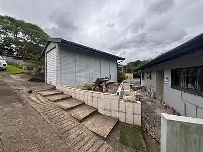 3 Bedroom House For Sale in Pinetown - cv9B.webp