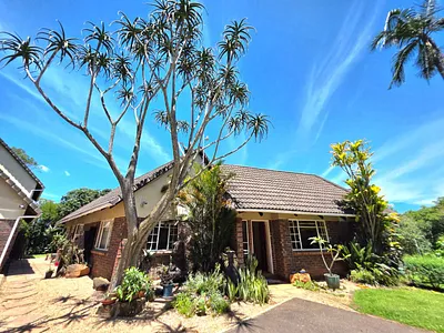 4 Bedroom House For Sale in Hillcrest - zfoP.webp