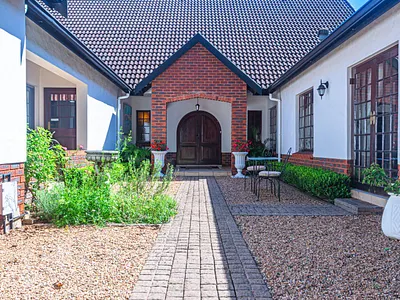 4 Bedroom Townhouse For Sale in Hillcrest - img