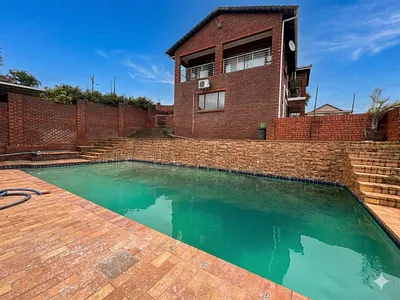 4 Bedroom House For Sale in Queensburgh - 2dl9.webp