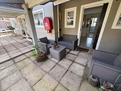 1 Bedroom Apartment To Rent in Kloof - DfjU.webp