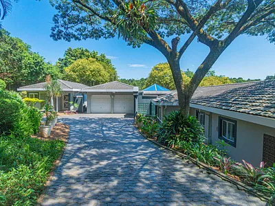 5 Bedroom House For Sale in Kloof - e8qV.webp