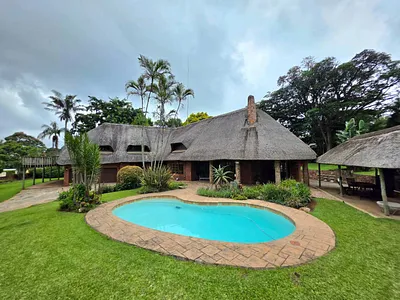 4 Bedroom House For Sale in Hillcrest - img