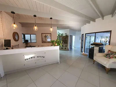 Commercial Property To Rent in Kloof - img