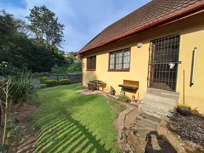 3 Bedroom Townhouse For Sale in Queensburgh - RsSI.webp