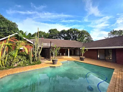 4 Bedroom House For Sale in Chelmsfordville, Kloof - Hrry.webp