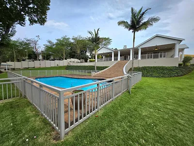 6 Bedroom House For Sale in Kloof - j3Dg.webp