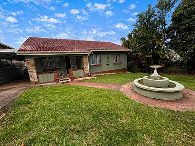 3 Bedroom House For Sale in Queensburgh - k9qD.webp