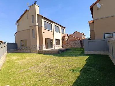 3 Bedroom House For Sale in Thatchfield Estate, Centurion - 1RuK.webp