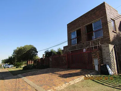 4 Bedroom House For Sale in Vanderbijlpark - qeKT.webp