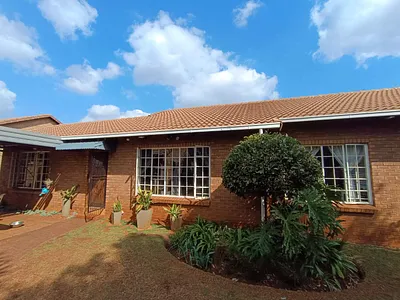 2 Bedroom House For Sale in Wierda Park, Centurion - d1C7.webp