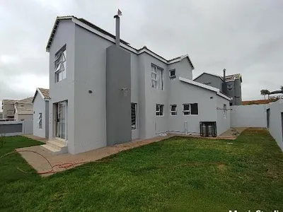 4 Bedroom House For Sale in Centurion - bJYt.webp