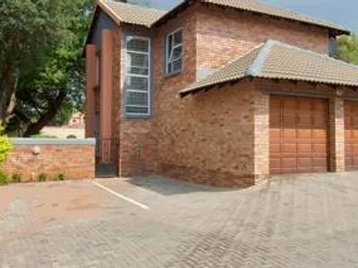 3 Bedroom Townhouse For Sale in Centurion - OWIq.webp