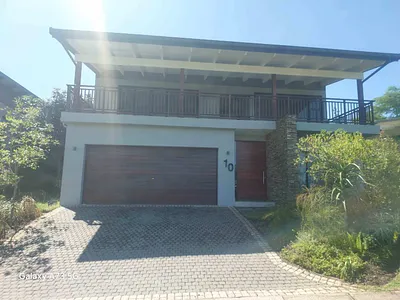 4 Bedroom House To Rent in Palm Lakes Estate, Ballito - j20D.webp