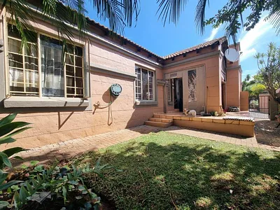 2 Bedroom Townhouse For Sale in Pretoria - b7dH.webp
