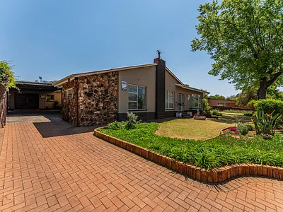 4 Bedroom House For Sale in Centurion - rhMx.webp