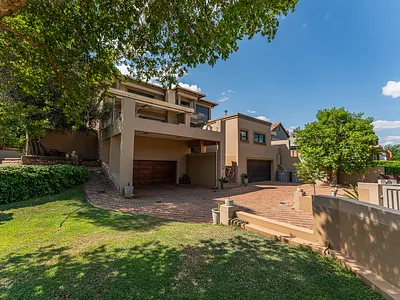 4 Bedroom House For Sale in Hartbeespoort - NqKj.webp
