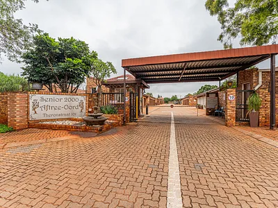 2 Bedroom Townhouse For Sale in Akasia - img