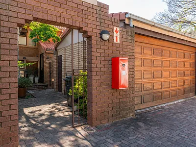 3 Bedroom Townhouse For Sale in Pretoria - 8XUp.webp