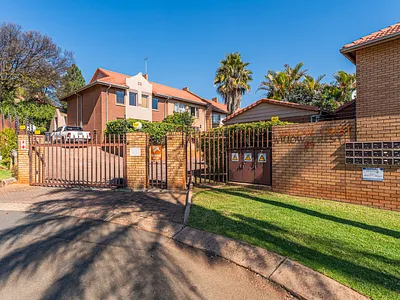 3 Bedroom Townhouse For Sale in Pretoria - img