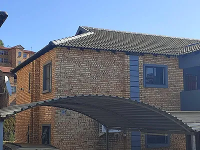 2 Bedroom Apartment For Sale in Roodepoort - 7xws.webp