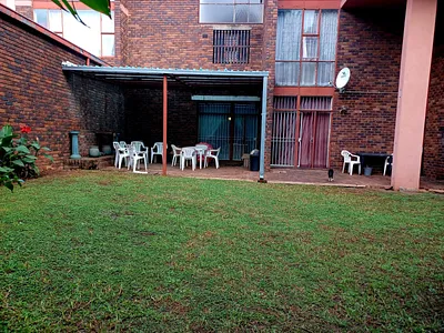 3 Bedroom Townhouse For Sale in Randburg - 7wy4.webp