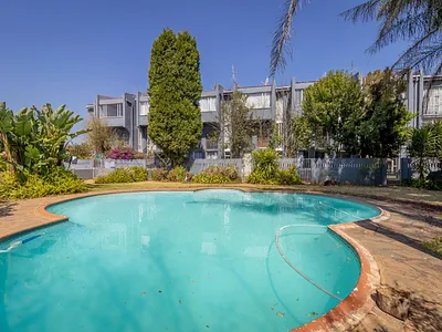 3 Bedroom Townhouse For Sale in Randburg - 7SDo.webp