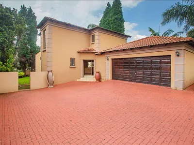 3 Bedroom House For Sale in Roodepoort - HqkV.webp