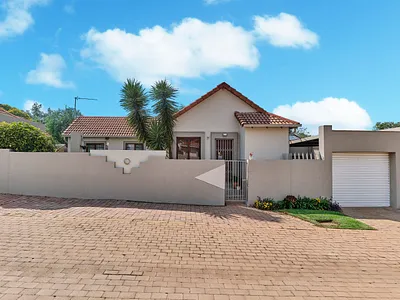 3 Bedroom Townhouse For Sale in Randburg - UIfm.webp