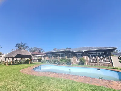 4 Bedroom House For Sale in Roodepoort - po8z.webp