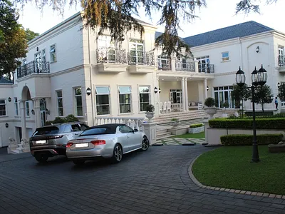 5 Bedroom House For Sale in Sandton - 6boD.webp