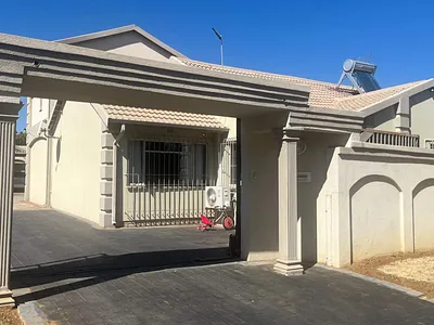 4 Bedroom House For Sale in Alberton - O1y0.webp