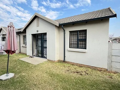 3 Bedroom House For Sale in Alberton - EDLh.webp