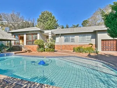 4 Bedroom House For Sale in Johannesburg - qn0C.webp